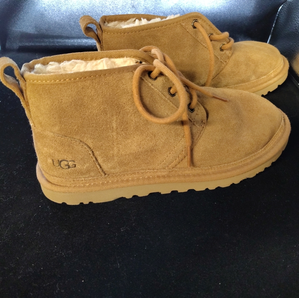 UGG size 8 Neumel Chestnut Suede Boots